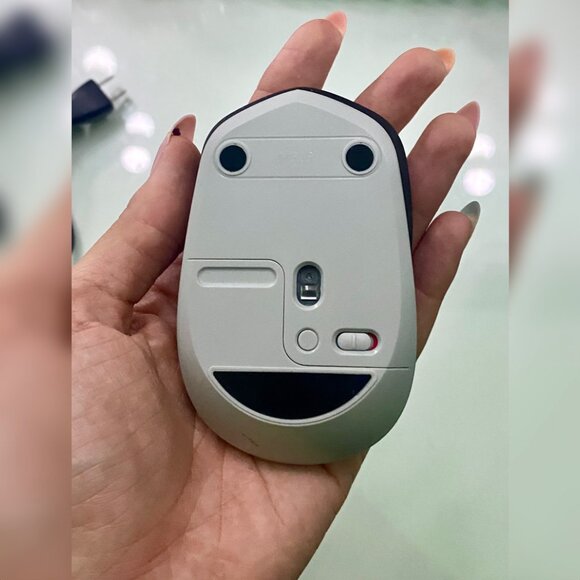 Logiteck Black Mouse - Picture 2 of 2